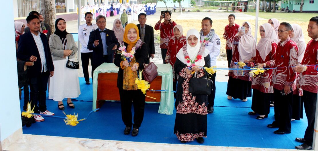 Staf Ahli Bidang Hubungan Antar Lembaga Kementerian Pemberdayaan Perempuan &Amp; Perlindungan Anak R