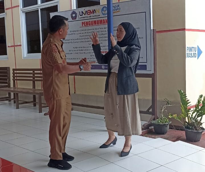 Ibu Ketua Pembina Yayasan Andi Sudirman Andi Harni, Sst Saat Berbincang Dengan Program Pengembangan 