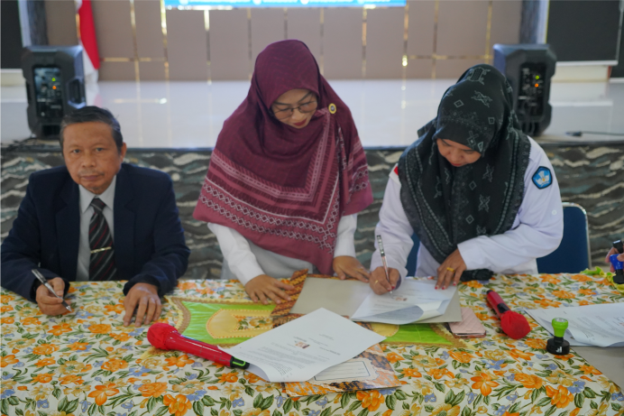 Penandatangan Kontrak Dosen Penerima Hibah