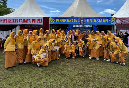 Foto Bersama Dengan Mahasiswa D3 Keperawatan